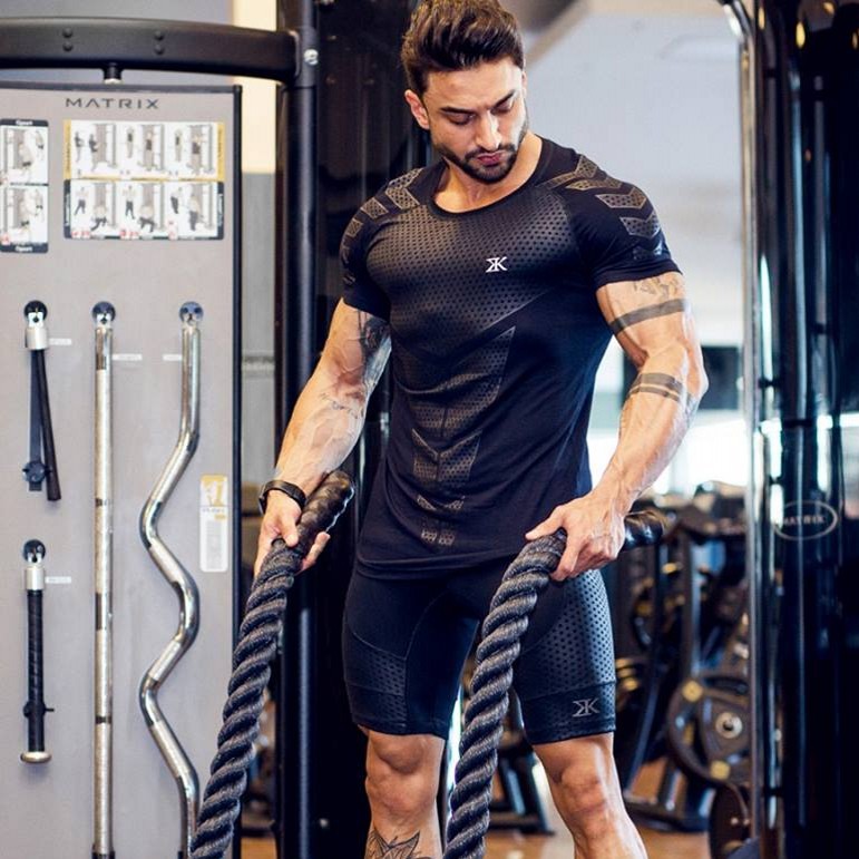 GeToday muscle fit performance gym T-shirt, lightweight and breathable athletic wear for men, designed for active training and workouts.