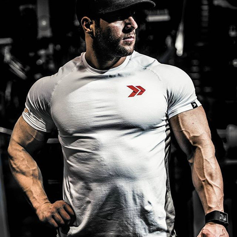 GeToday muscle fit leisure T-shirt for gym wear, showcasing a close-up of the black, fitted athletic T-shirt with crew neck.