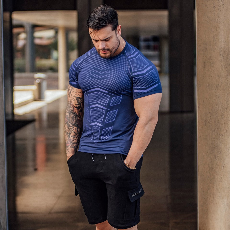 Male model wearing a black muscle fit performance T-shirt by GeToday, designed for gym wear and active fitness.