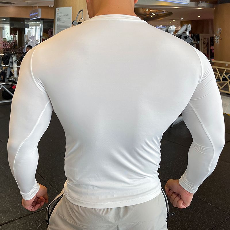 Men’s muscle fit gym wear by GeToday, featuring a sleeveless tank top designed for workouts and gym training.