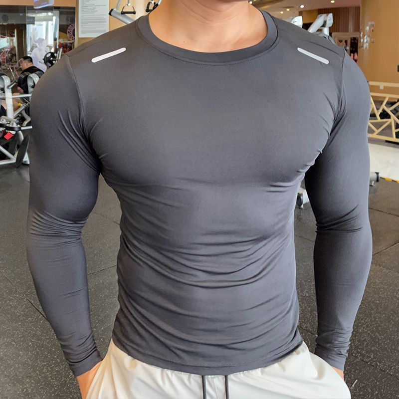 Men’s muscle fit gym wear by GeToday, showcasing a stylish athletic top designed for active workouts and muscle support.